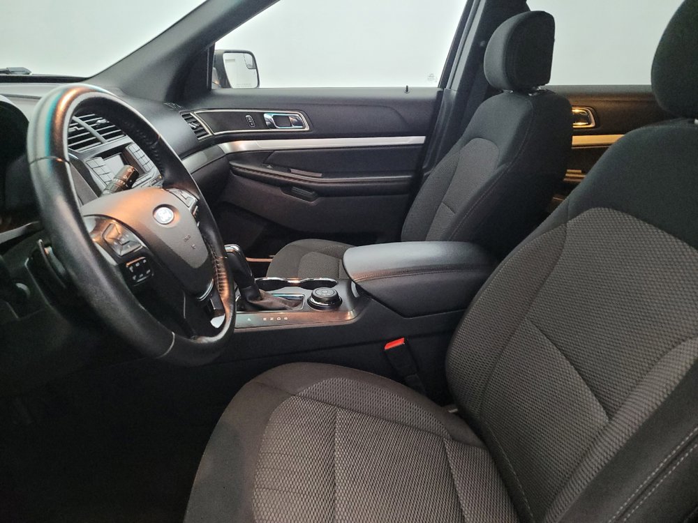 Used 2017 Ford Explorer XLT image 17