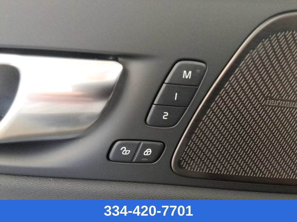 New 2026 Volvo XC60 B5 Plus w/ Climate Package image 19