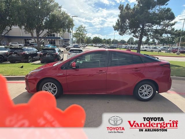Used 2020 Toyota Prius LE FWD video 1