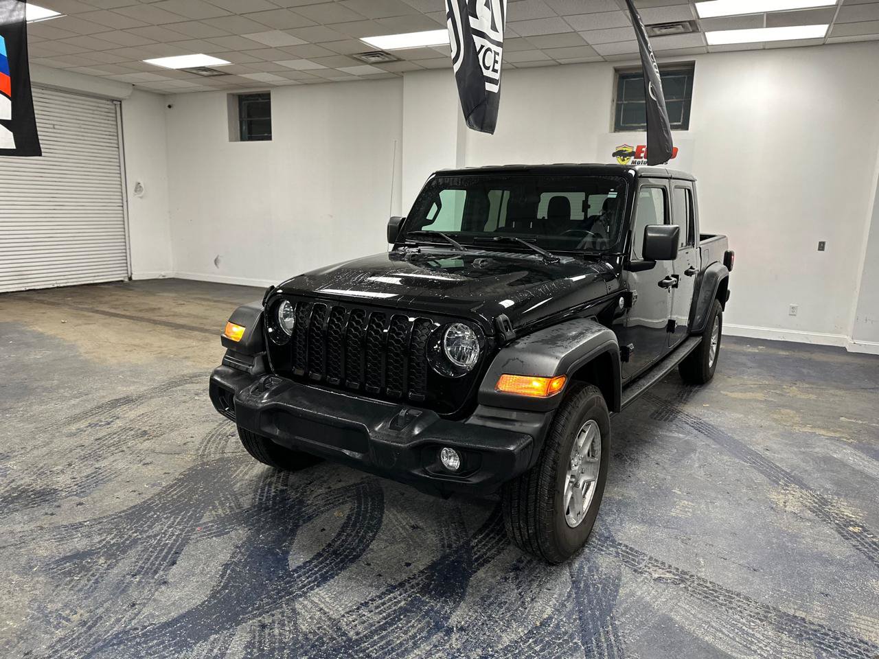 Used 2020 Jeep Gladiator Sport w/ Quick Order Package 24S AWD/4WD image 2