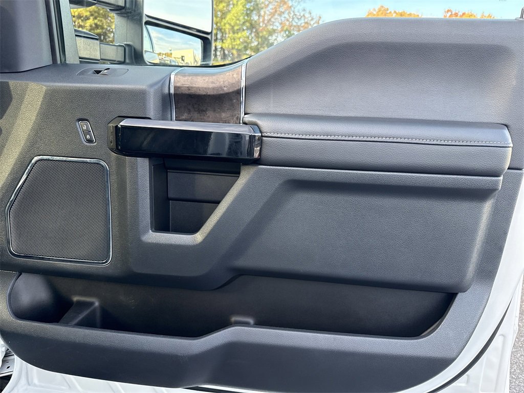 Used 2022 Ford F250 Lariat w/ Black Appearance Package image 16