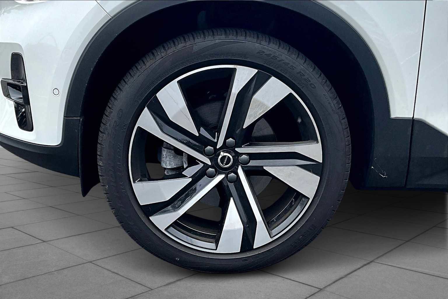 Used 2025 Volvo XC40 B5 Plus w/ Protection Package Premier image 10