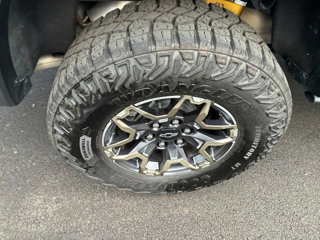 Used 2025 Chevrolet Colorado ZR2 w/ Technology Package AWD/4WD image 14