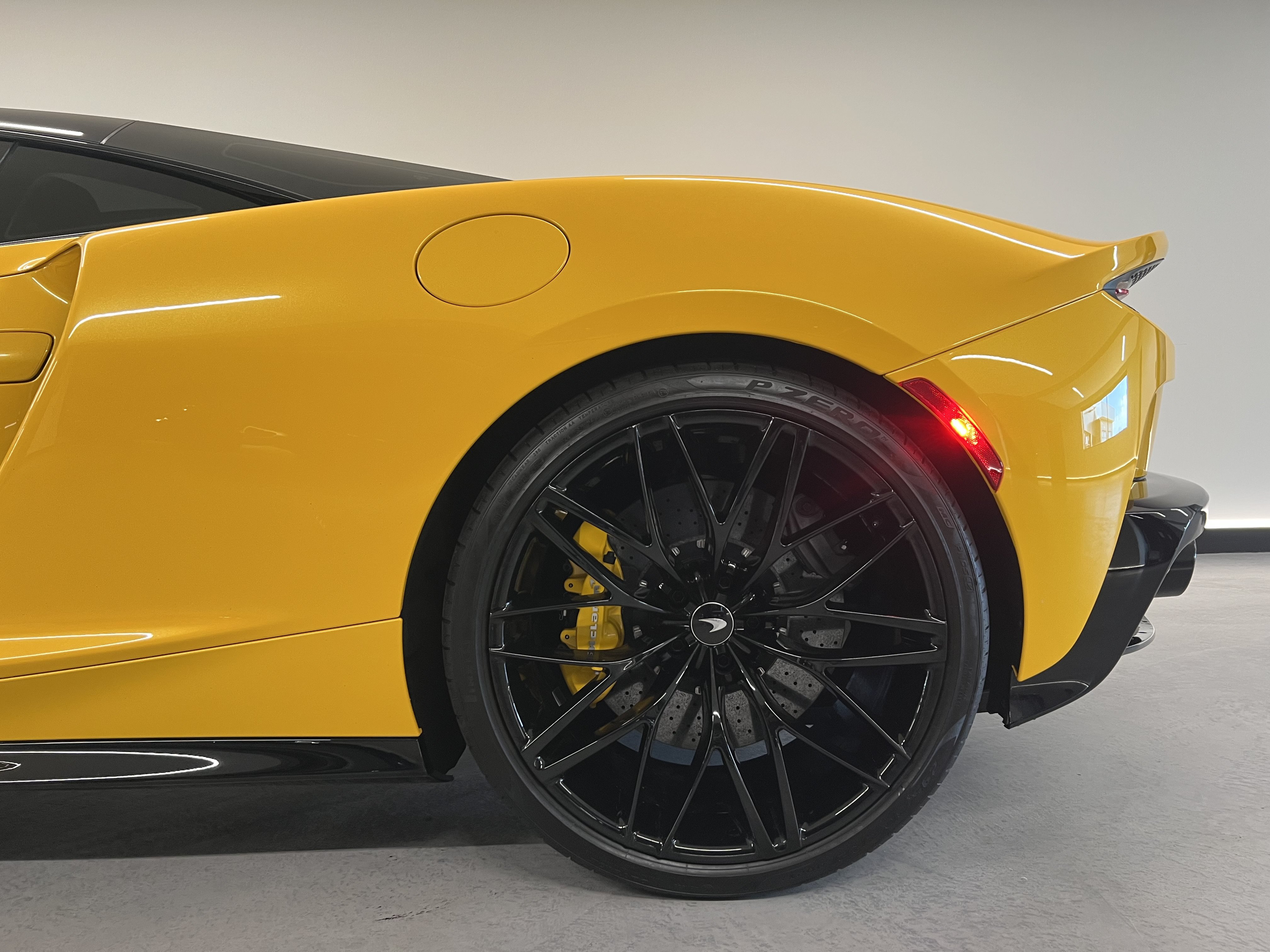 Used 2023 McLaren GT RWD image 25