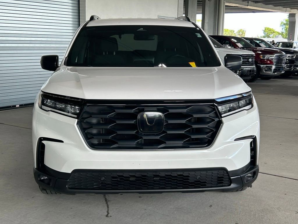 Used 2023 Honda Pilot Sport image 2