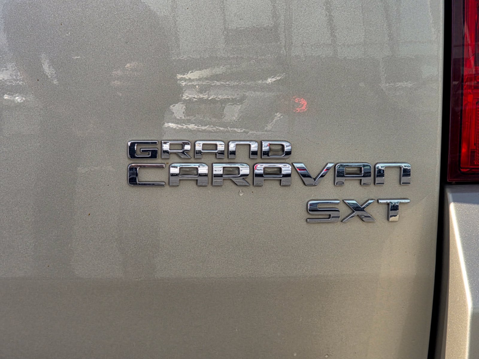 Used 2010 Dodge Grand Caravan SXT FWD image 7