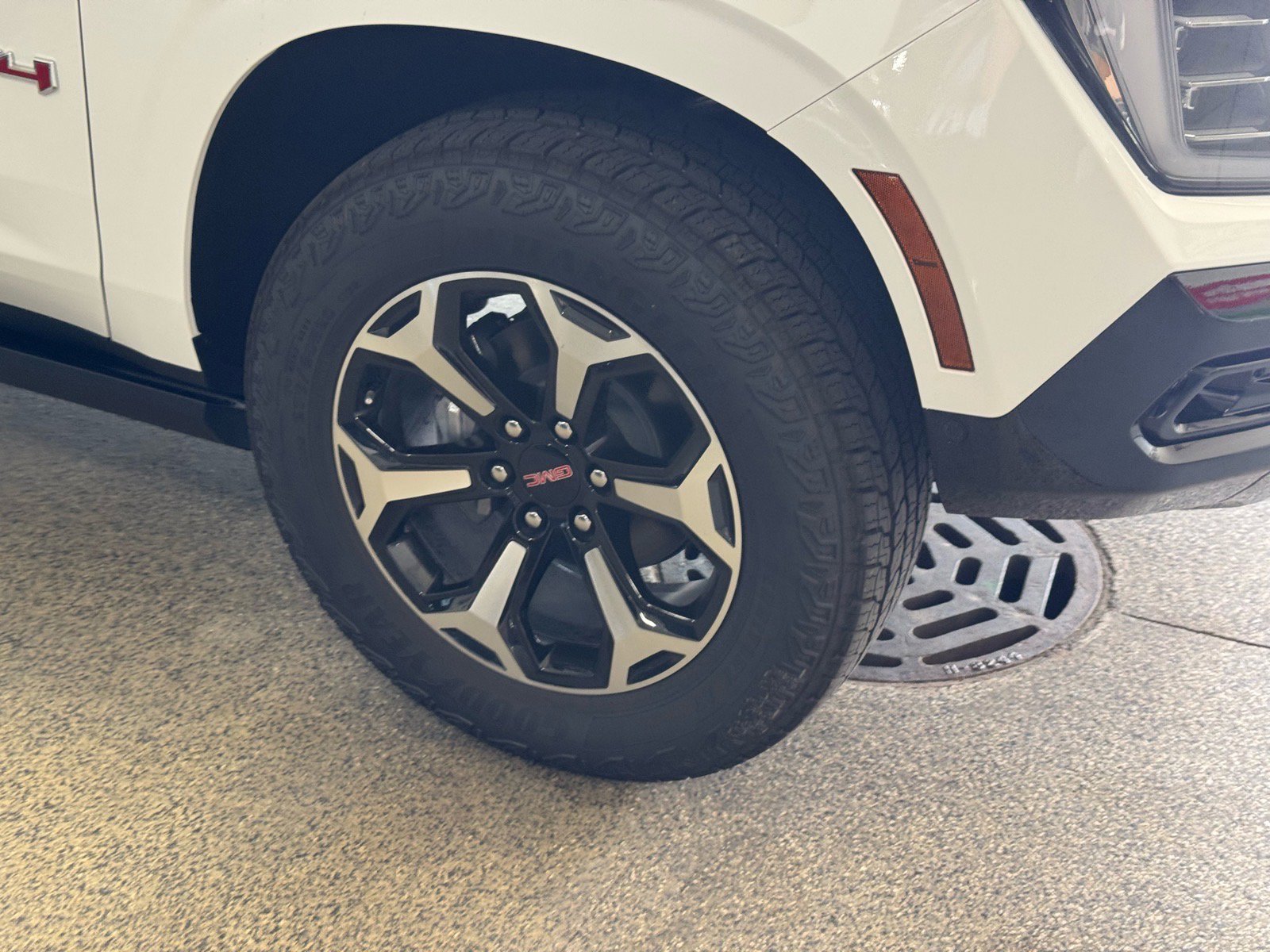 New 2026 GMC Yukon AT4 w/ AT4 Premium Package AWD/4WD image 4