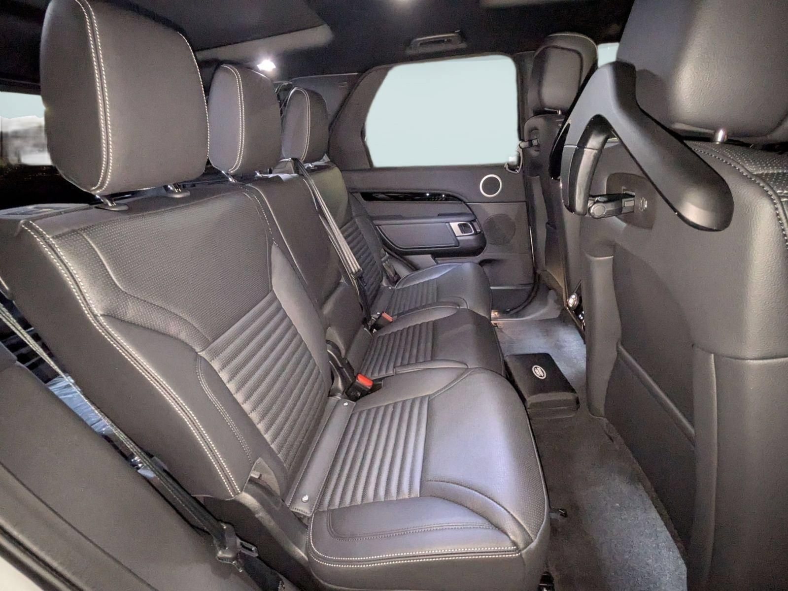 New 2026 Land Rover Discovery S AWD/4WD image 29