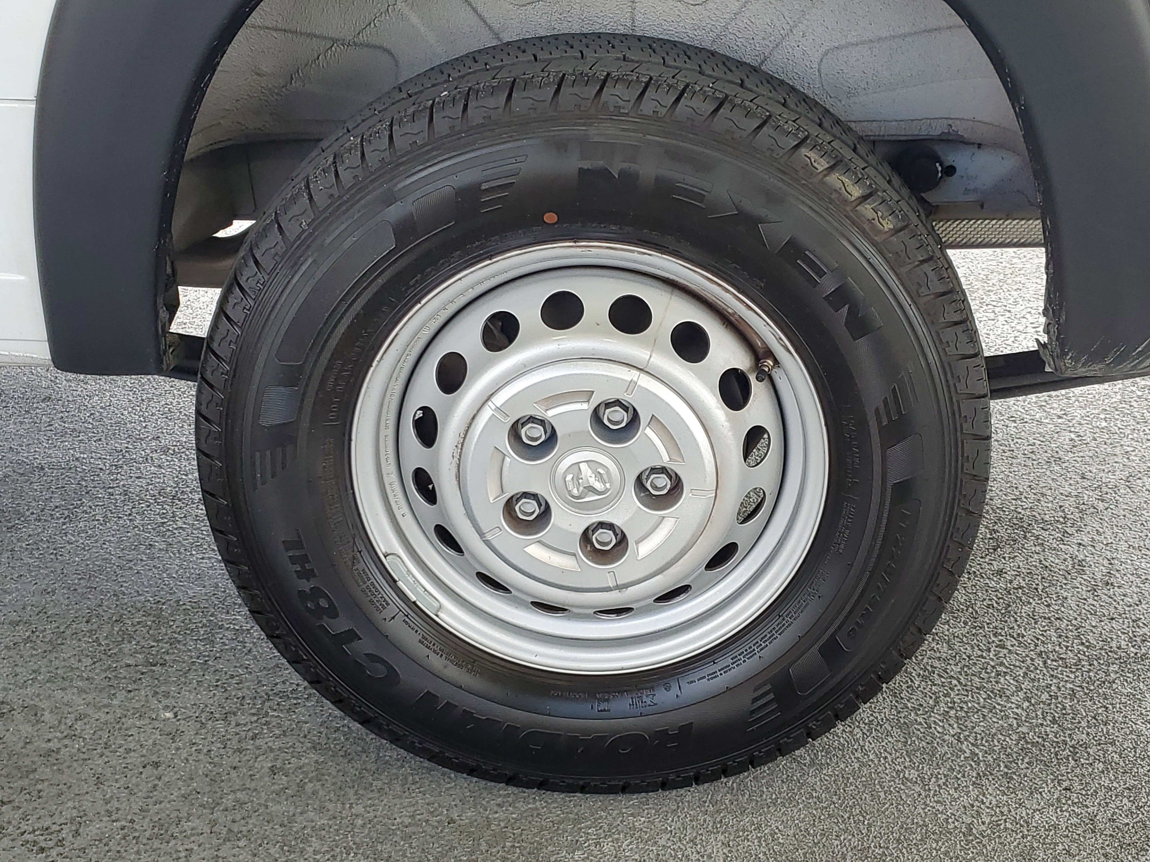 Used 2025 RAM ProMaster 2500 w/ Convenience Group FWD image 7