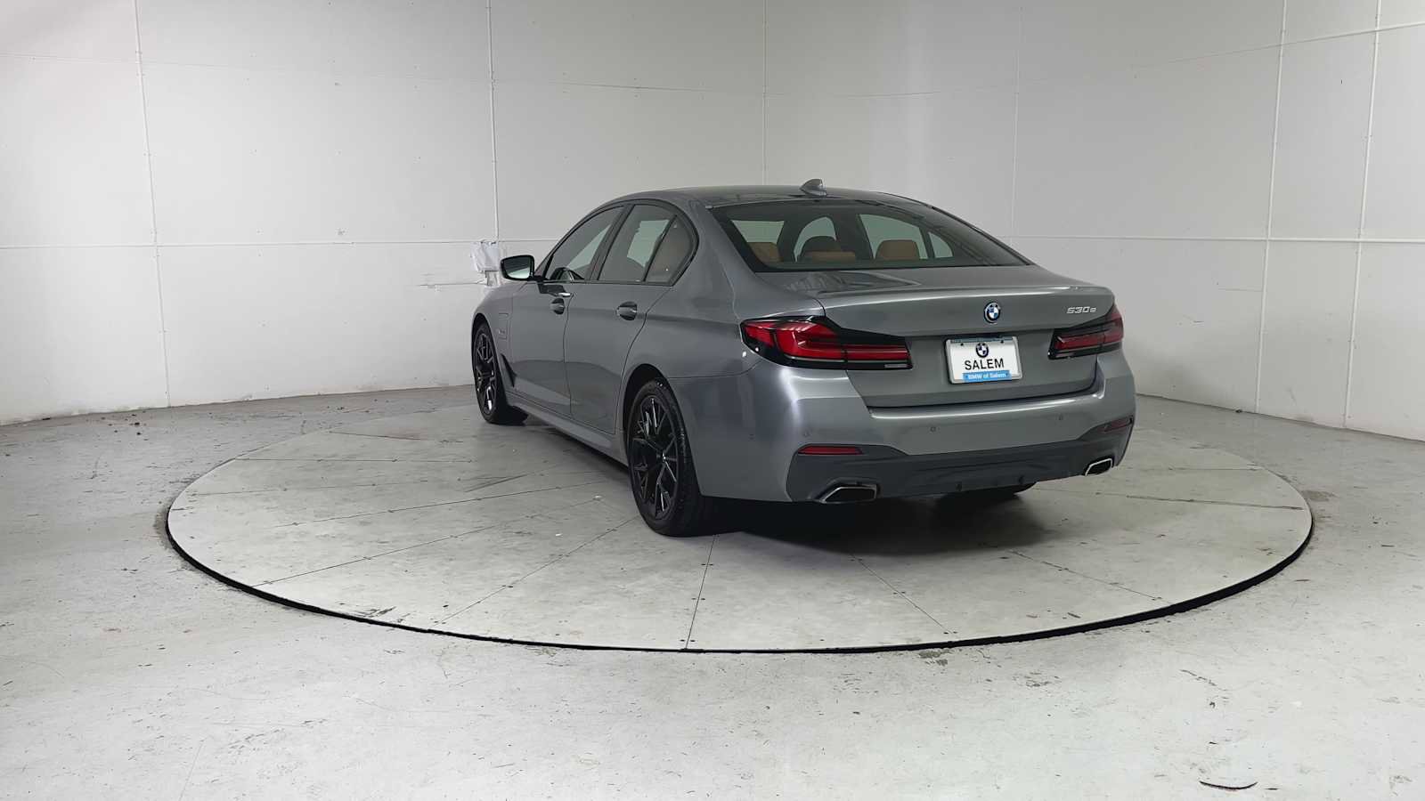 Used 2023 BMW 530e w/ M Sport Package image 3