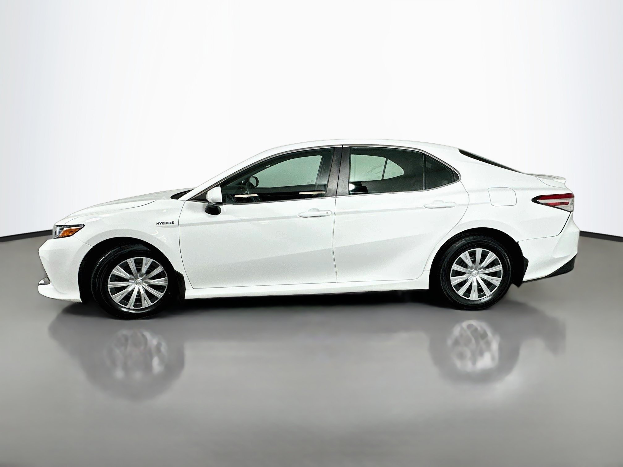 Used 2018 Toyota Camry LE FWD image 4