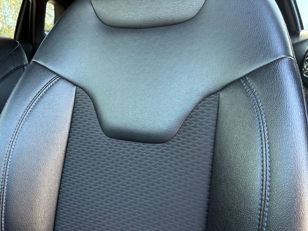 Used 2024 Jeep Compass Latitude image 12