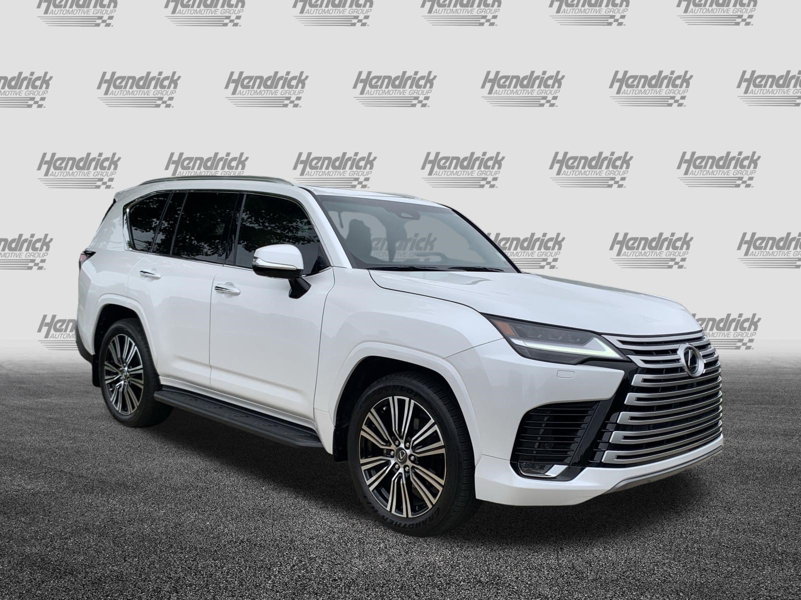 Used 2025 Lexus LX 600 4WD w/ Accessory Package (2T) image 2