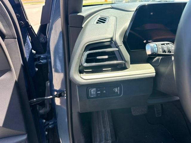 Certified 2025 Chevrolet Traverse LT FWD image 12