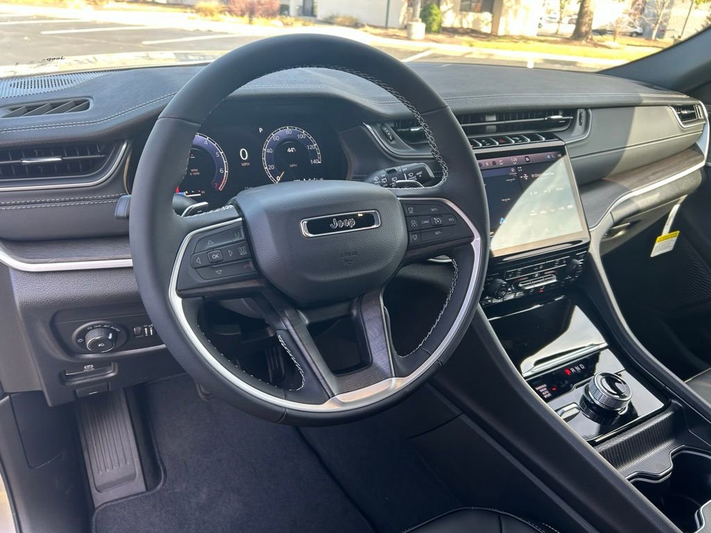 New 2025 Jeep Grand Cherokee Limited image 2