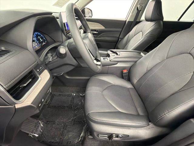 Certified 2026 Toyota Grand Highlander FWD image 22
