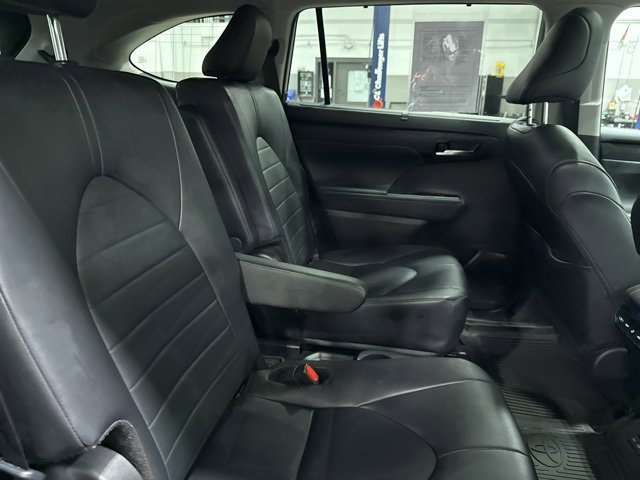 Certified 2024 Toyota Highlander XLE image 34