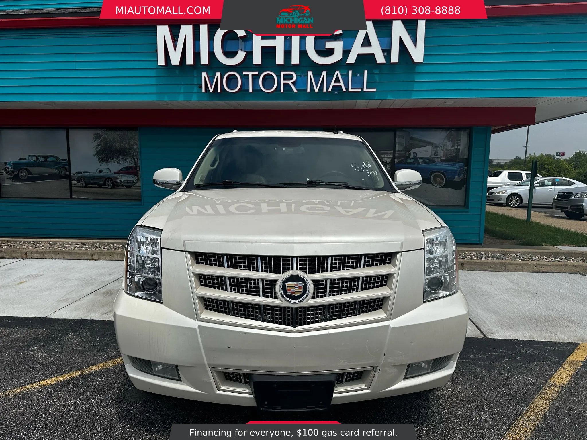 Used 2013 Cadillac Escalade Premium AWD/4WD image 2