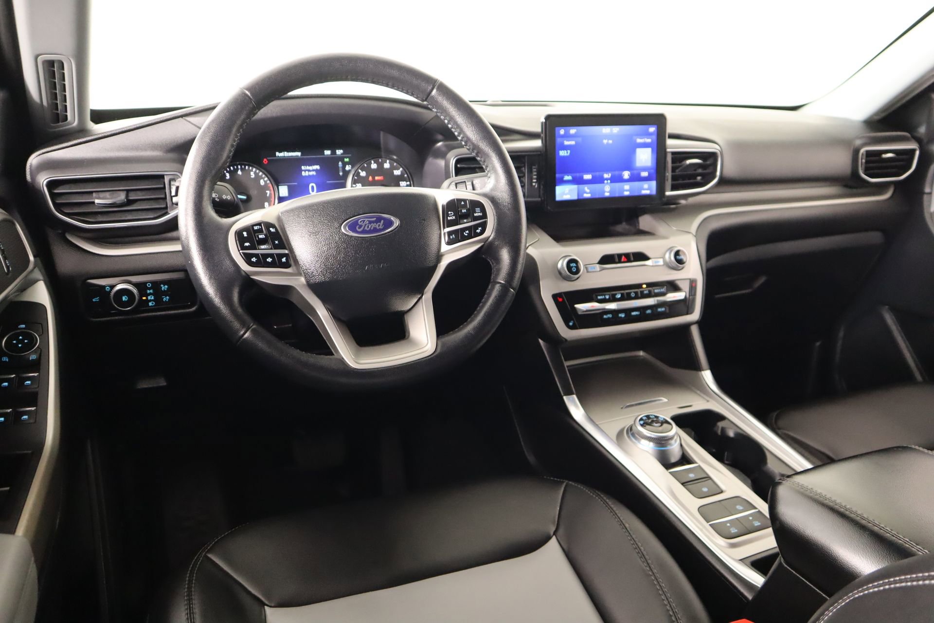 Used 2023 Ford Explorer XLT w/ Equipment Group 202A image 2