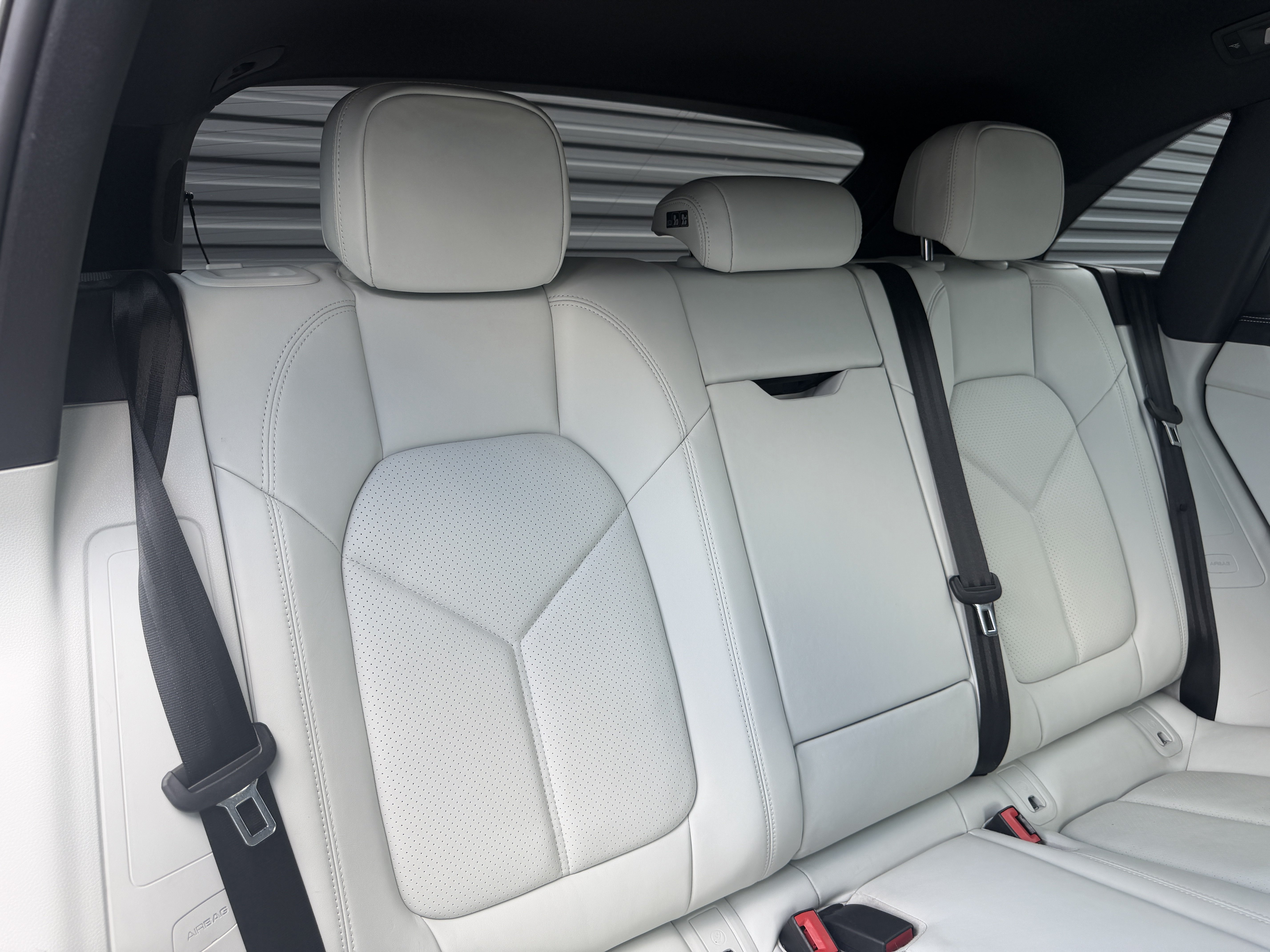 Certified 2024 Porsche Macan AWD/4WD image 18