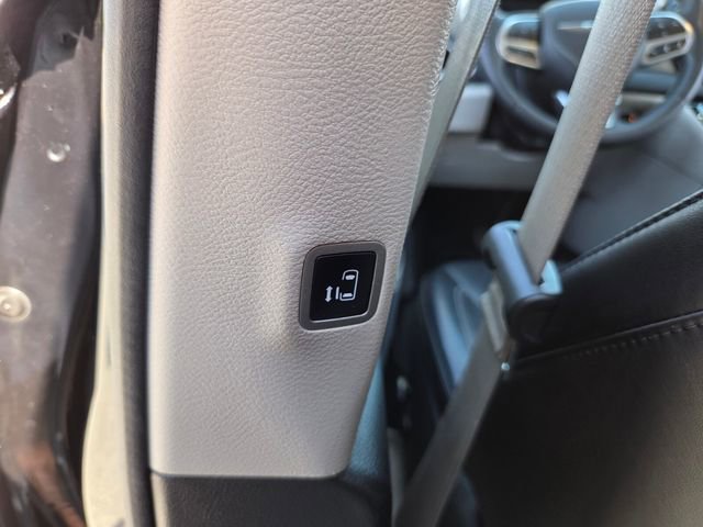Used 2023 Chrysler Pacifica Touring-L FWD image 8