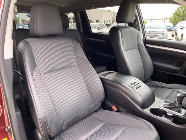 Used 2014 Toyota Highlander Plus AWD/4WD image 9