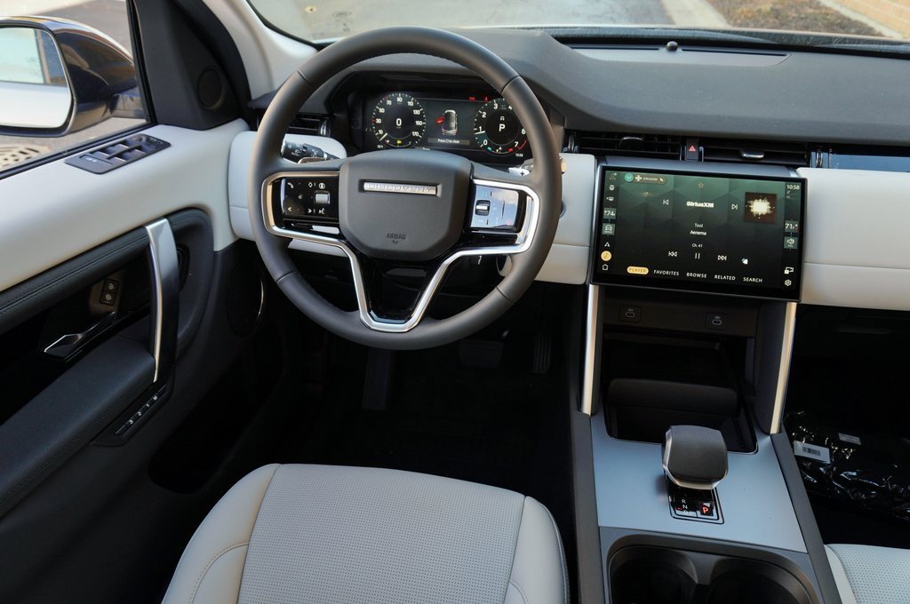 New 2025 Land Rover Discovery Sport S image 15