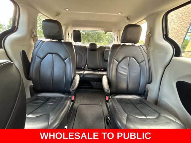 Used 2017 Chrysler Pacifica Touring-L FWD image 28