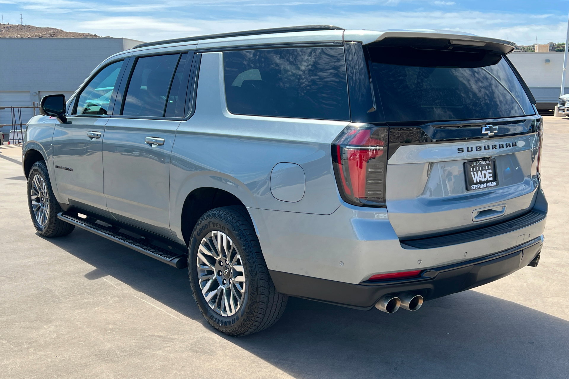 Used 2025 Chevrolet Suburban Z71 AWD/4WD image 3
