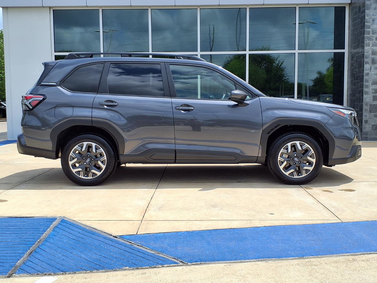 Certified 2025 Subaru Forester Premium AWD/4WD image 26