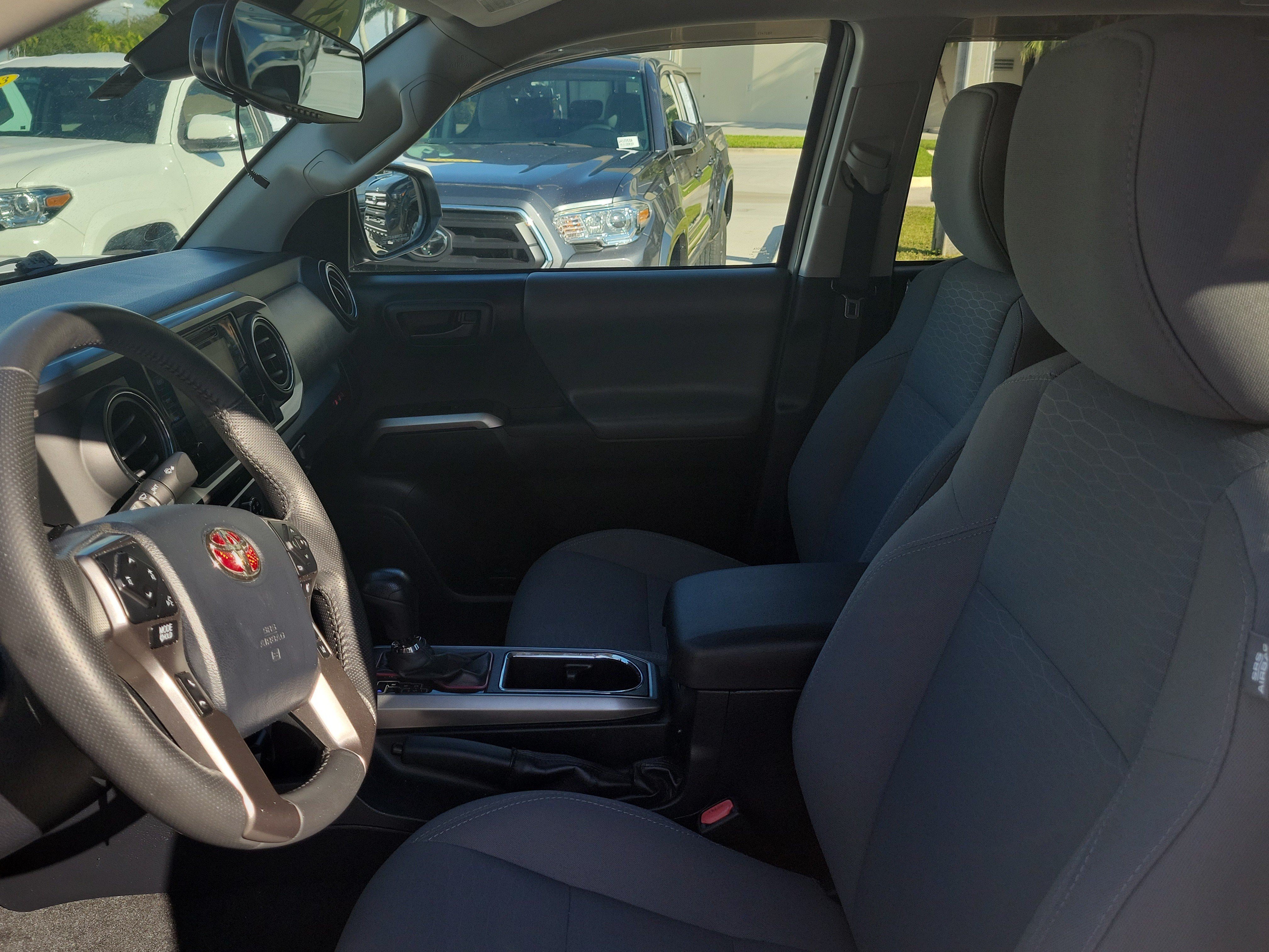 Used 2018 Toyota Tacoma SR5 RWD image 23