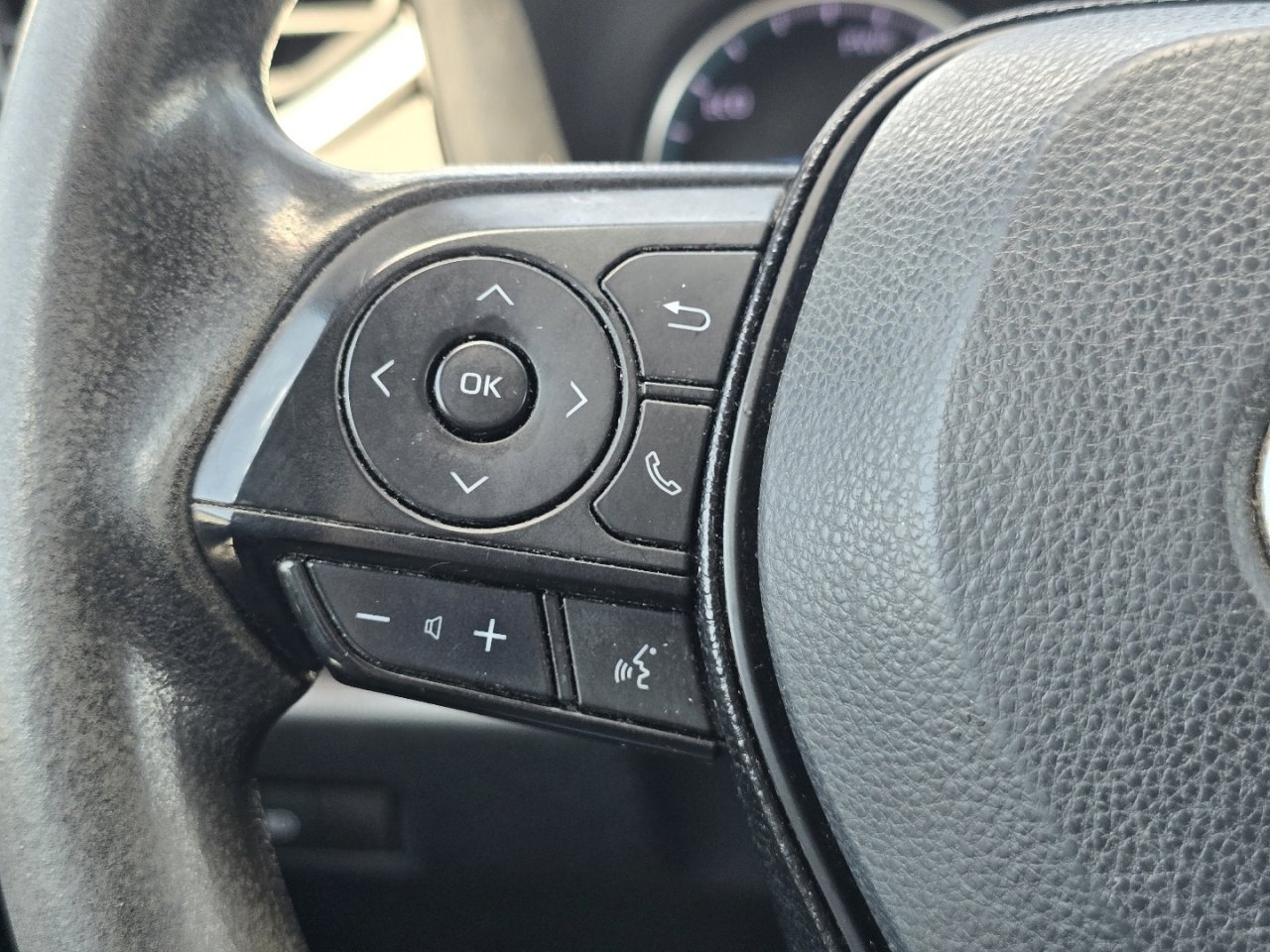 Used 2021 Toyota RAV4 LE AWD/4WD image 30