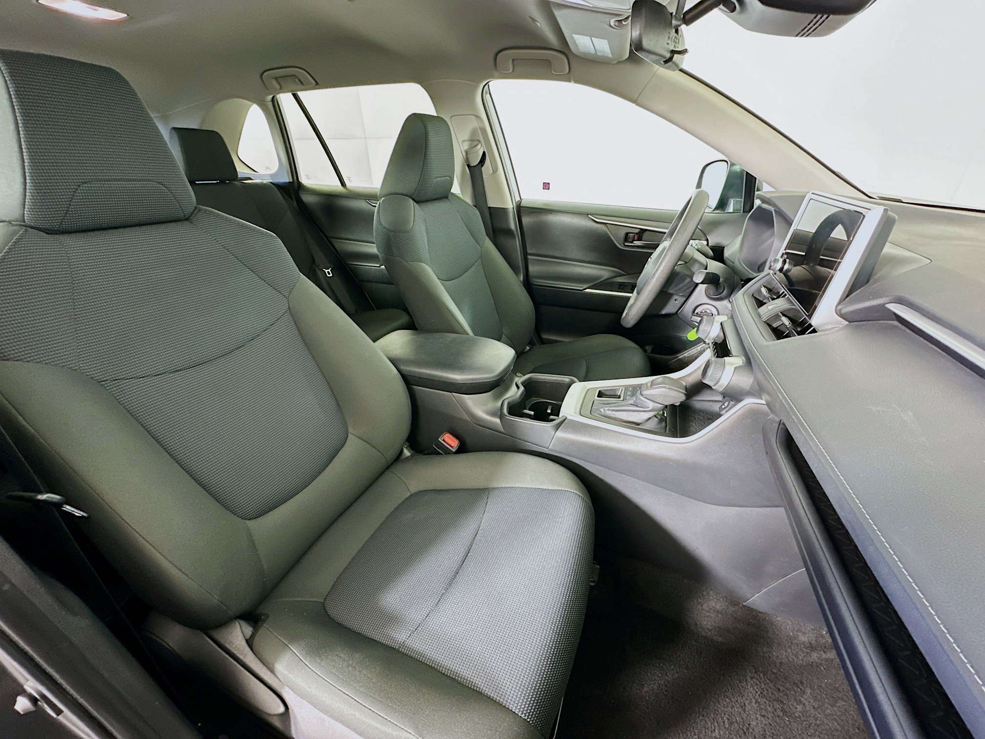 Used 2024 Toyota RAV4 LE image 30