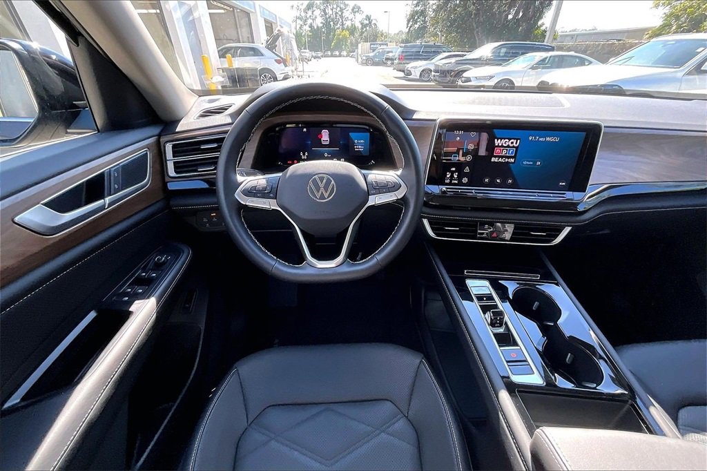 Certified 2025 Volkswagen Atlas SE w/ Panoramic Sunroof Package image 19