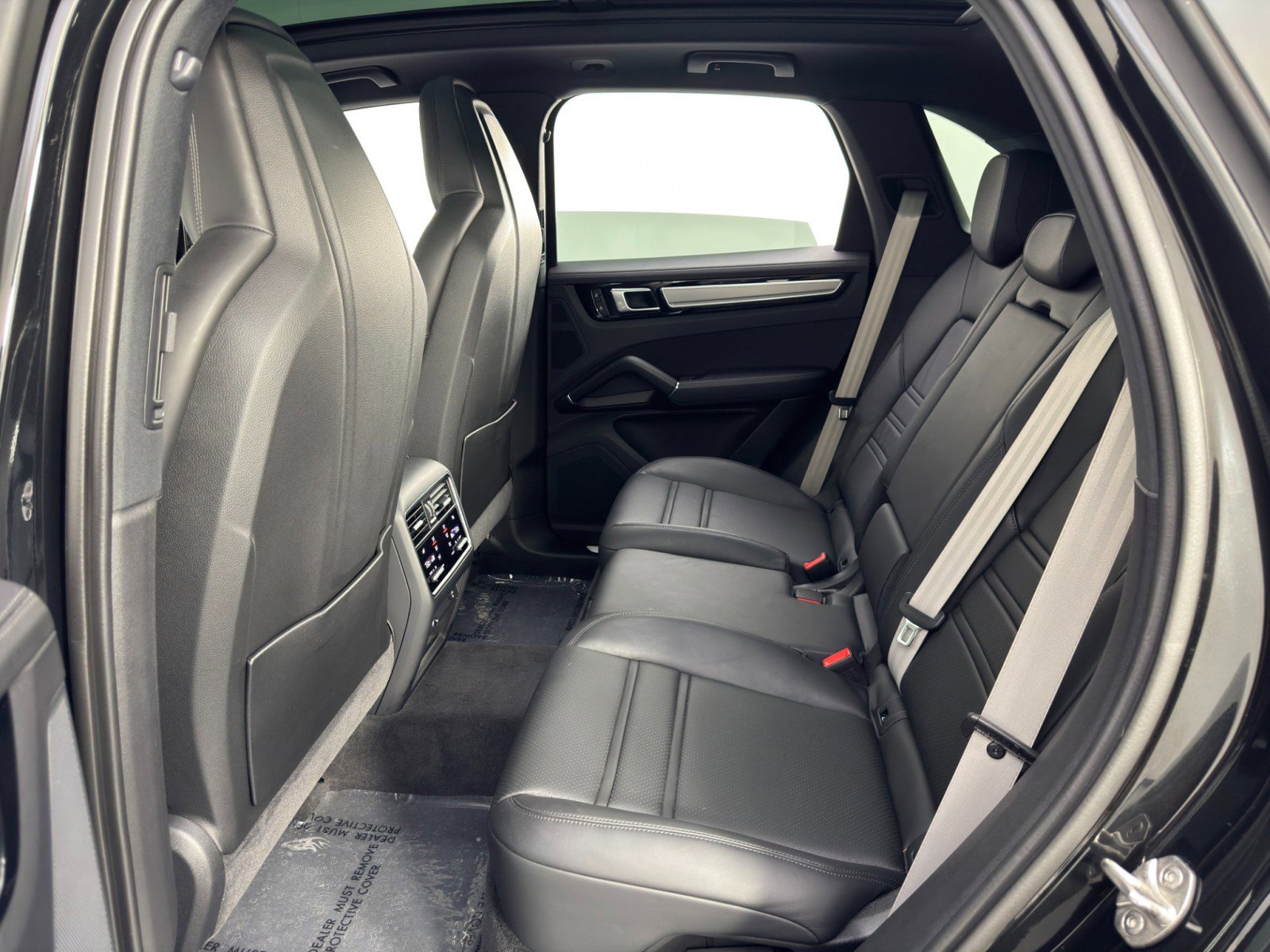 Used 2023 Porsche Cayenne S Platinum image 42