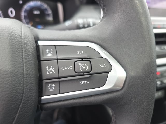 Used 2025 Jeep Compass Limited w/ High Altitude Package AWD/4WD image 21