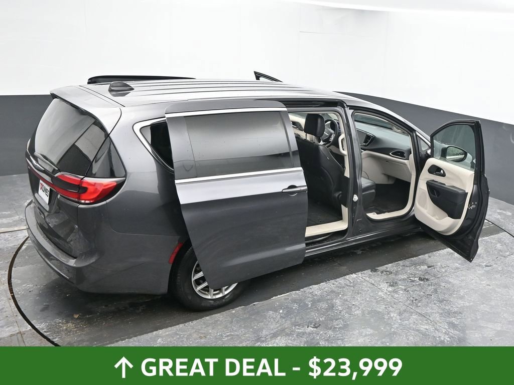Used 2023 Chrysler Pacifica Touring-L image 65
