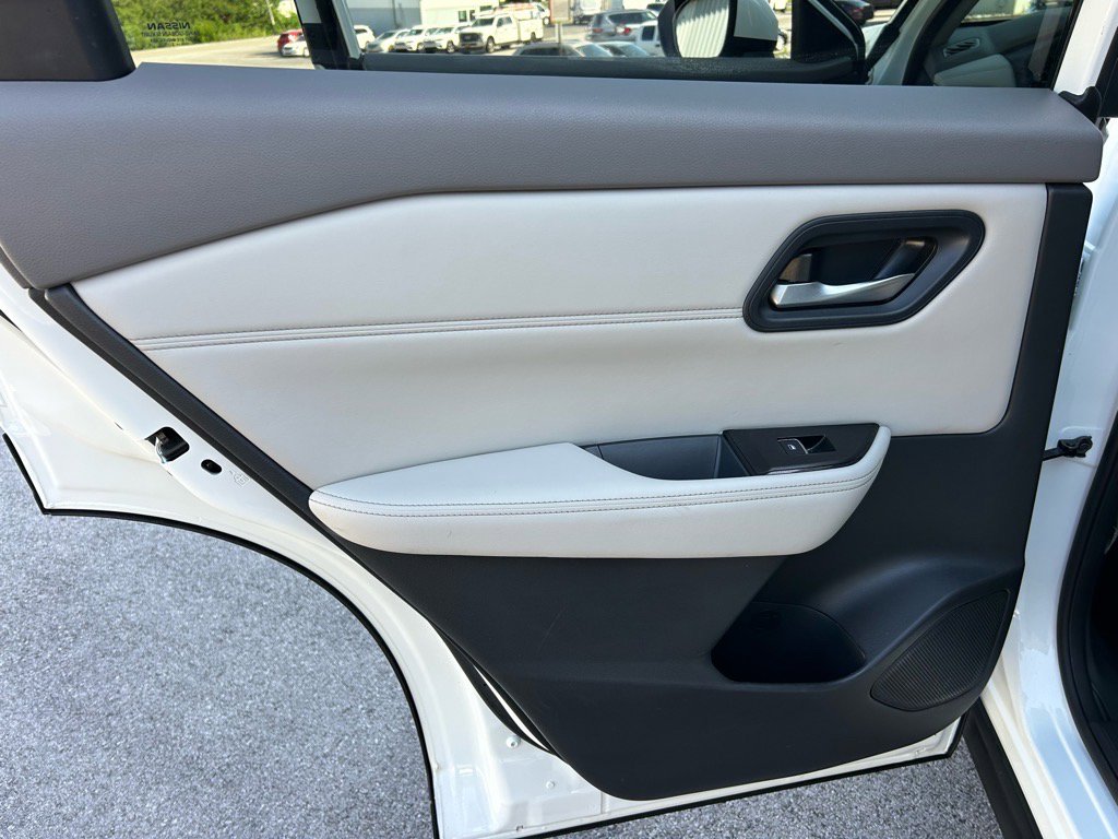 Used 2023 Nissan Rogue SL image 35