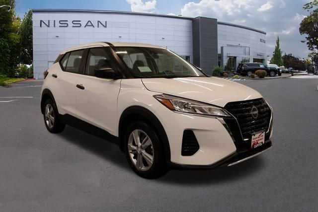 New 2025 Nissan Kicks Play S