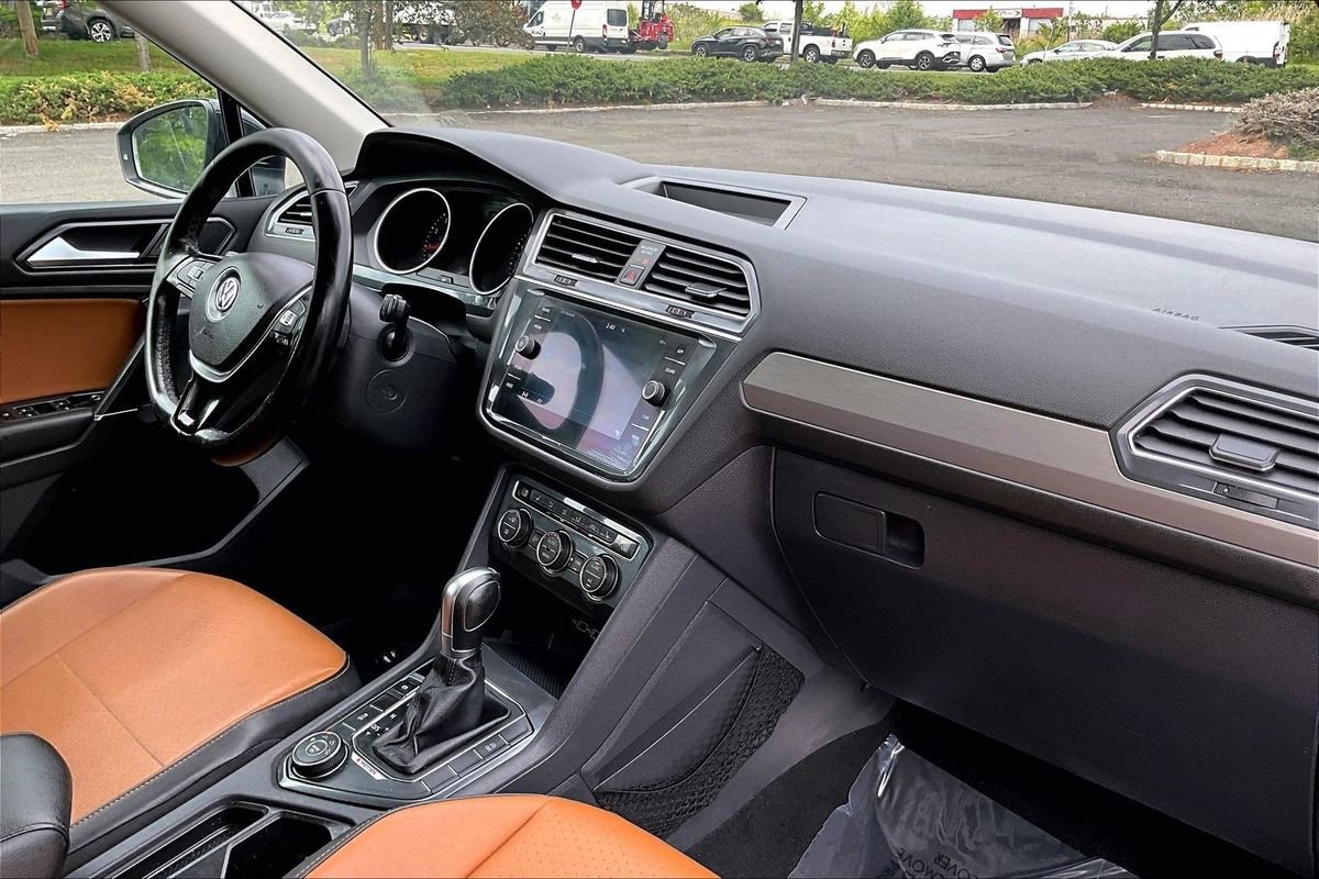 Used 2018 Volkswagen Tiguan SE w/ Panoramic Sunroof Package AWD/4WD image 12