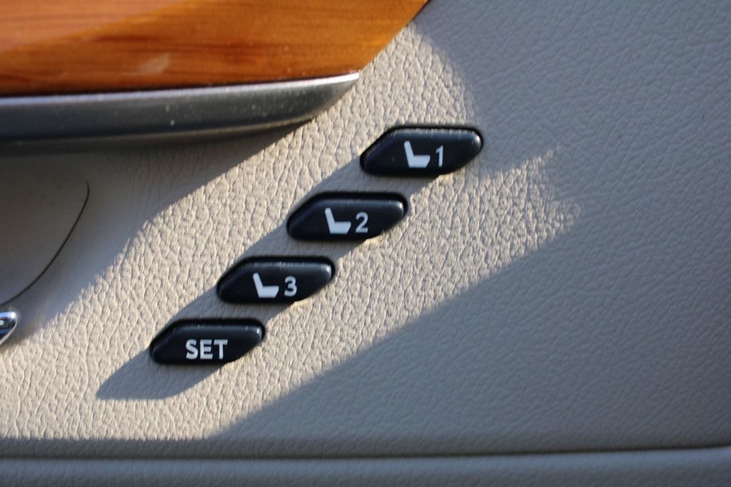 Used 2014 Lexus ES 300h w/ Luxury Package w/Bamboo Trim FWD image 27