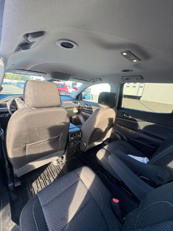 Used 2023 GMC Acadia SLE w/ Driver Convenience Package image 17