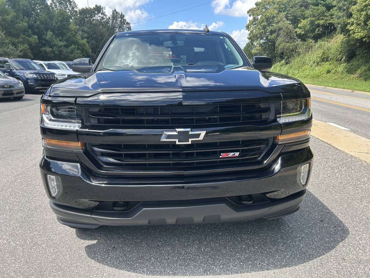 Used 2018 Chevrolet Silverado 1500 LT w/ Midnight Edition AWD/4WD image 9