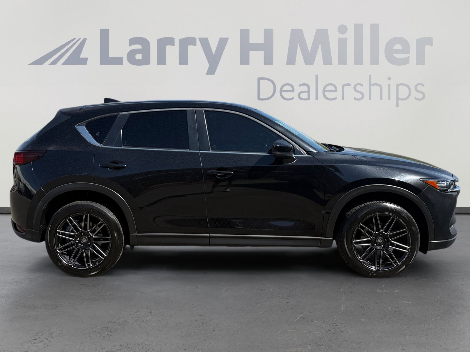 Used 2018 MAZDA CX-5 Touring w/ Preferred Equipment Package FWD image 6
