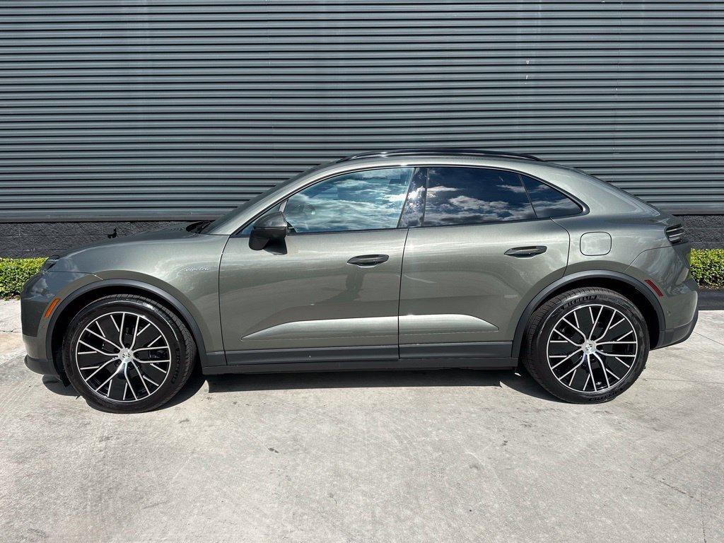 Used 2026 Porsche Macan Electric RWD image 2