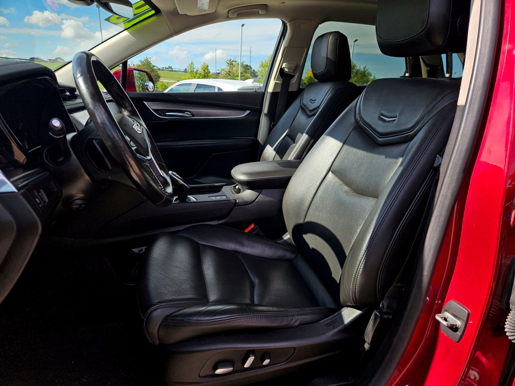 Used 2019 Cadillac XT5 Luxury AWD/4WD image 2