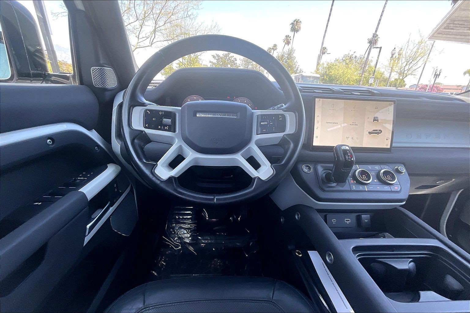 Used 2023 Land Rover Defender 130 SE AWD/4WD image 5