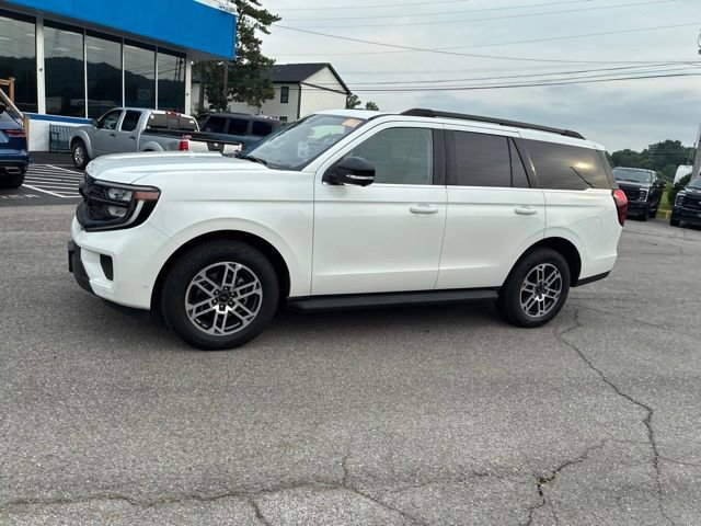 Used 2025 Ford Expedition Active AWD/4WD image 13