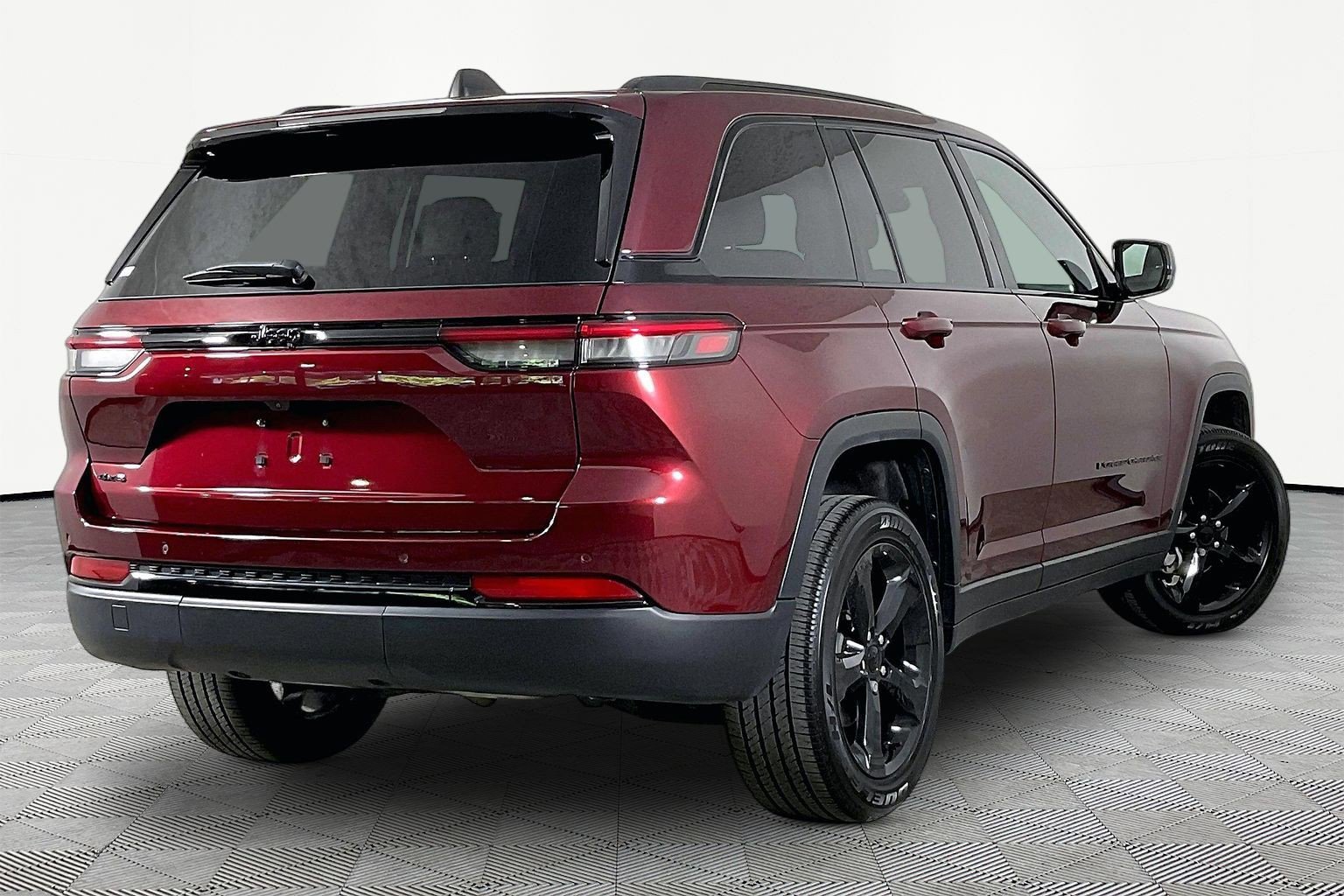 Used 2023 Jeep Grand Cherokee Altitude AWD/4WD image 8