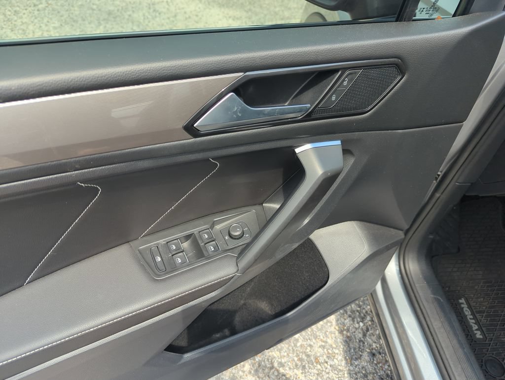 Certified 2023 Volkswagen Tiguan SE w/ Panoramic Sunroof Package FWD image 19